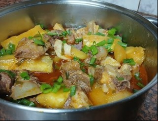  Ponta Porã: Homem morre engasgado comendo vaca atolada em bar 