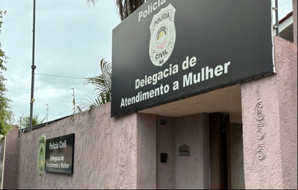 Três Lagoas: Investigadora da Polícia Civil imobiliza e prende em flagrante lutador amador de MMA que perseguia ex
